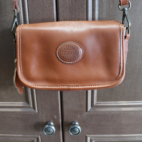 Roots Leather Shoulder Bag - Picture 4 of 8